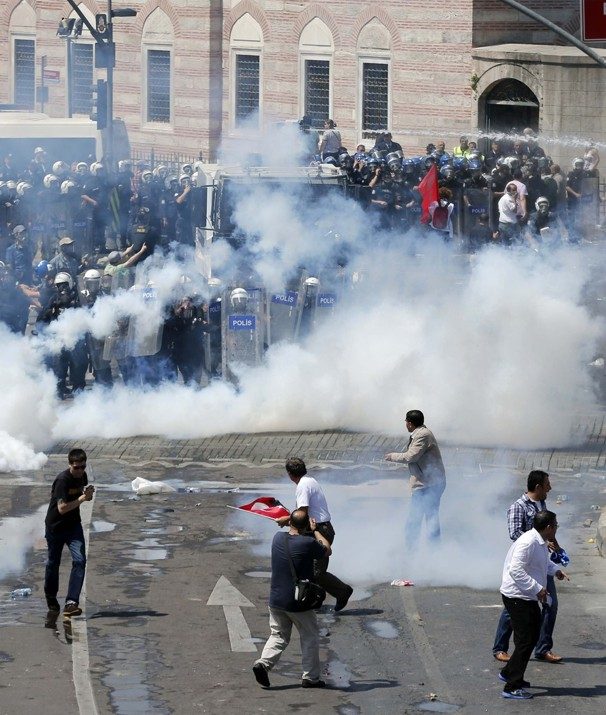 2013-05-01t121618z_01_ank19_rtridsp_3_europe-protests-turkey-7347080
